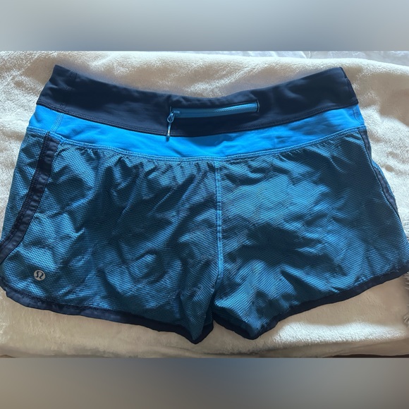Lululemon workout shorts size 6 - Picture 2 of 3